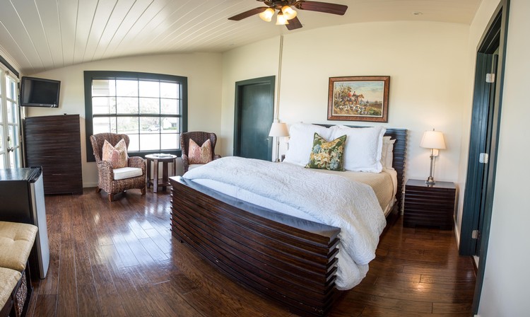 CottagePoloSuiteBed6000x3586